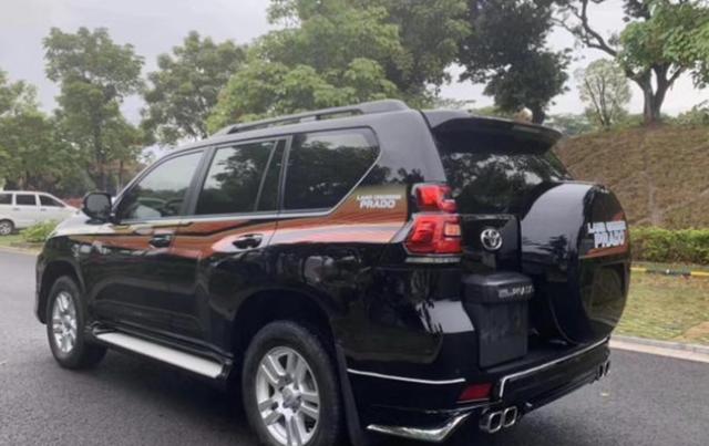 【丰田普拉多】2020款丰田霸道来了，标配全时四驱，一箱油能跑1500公里？