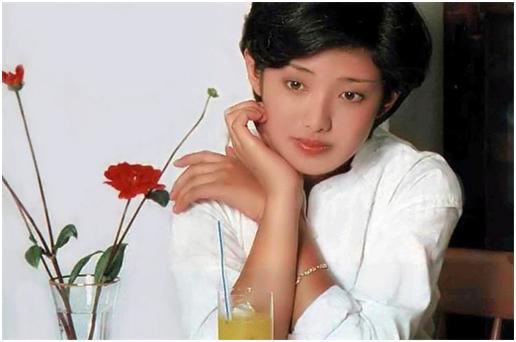 山口百惠|曾经的绝色大美女，为爱情“隐退”40年，今61岁现身“大变样”