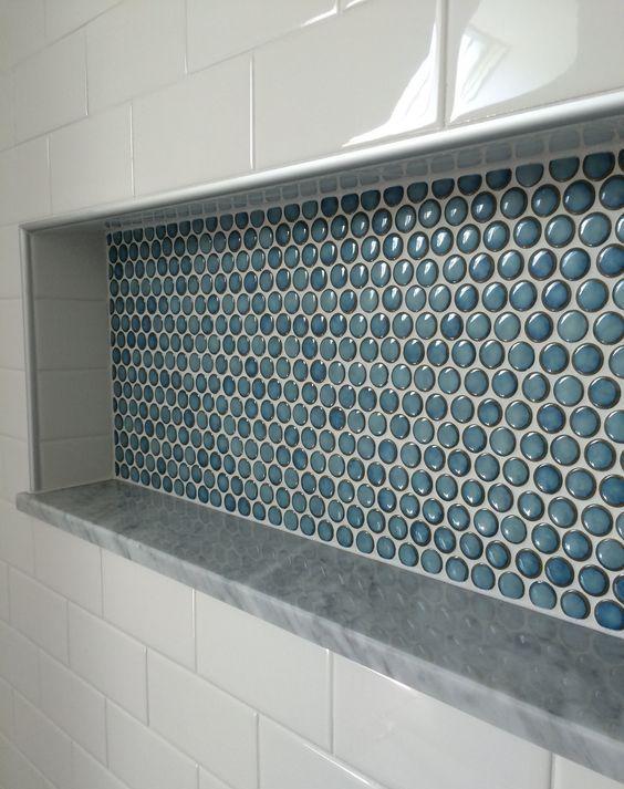 【】淋浴房挖个壁龛连到马桶后面,足足有2米长!卫生间收纳全解决了