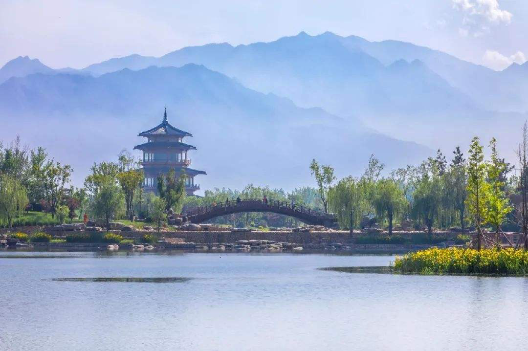 |西安只要你往西走一个小时,就能够看到一个非常漂亮的度假区