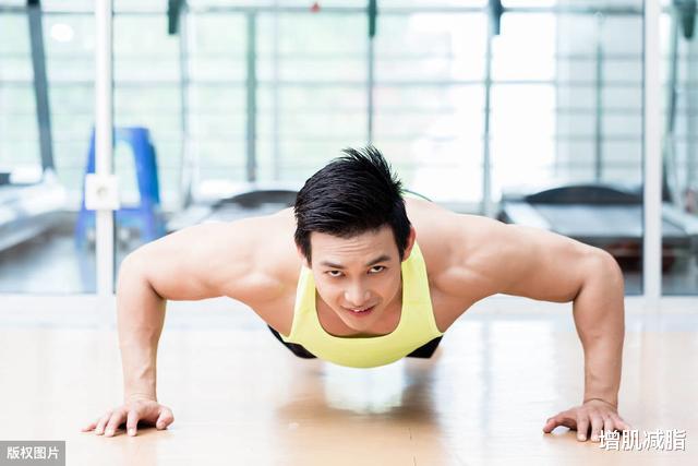 『有氧运动』减肥期间，坚持4个力量训练，提高身体代谢，减掉多余脂肪！