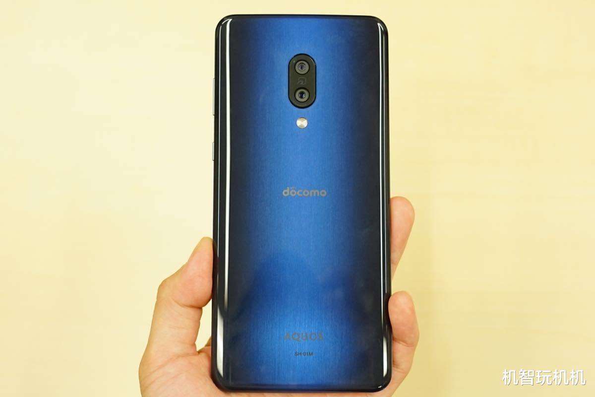 「洋垃圾」全球首款240Hz刷新屏“洋垃圾”旗舰机发布：仅重141克！