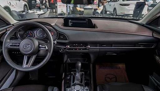 马自达CX■首台新款马自达CX-30到店！创驰蓝天2.0动力+10速CVT，比缤智帅气