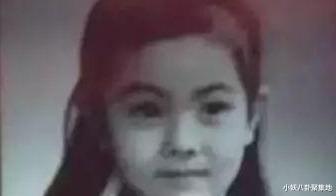 李健|周杰伦写的歌词,居然在李健身上应验了,用老年机照样撩到小娇妻