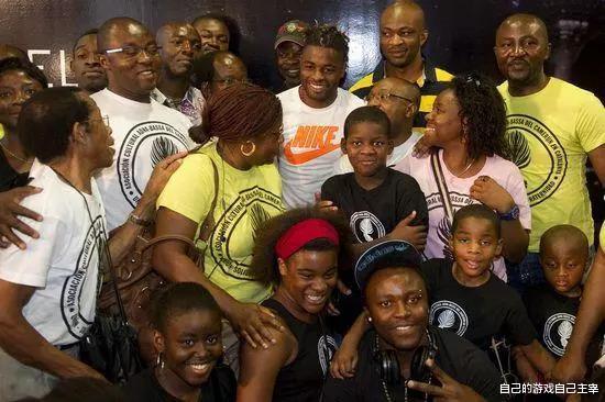 #日本队#前巴萨球星遭解雇，1人养活400名亲戚，非洲球员真命苦！