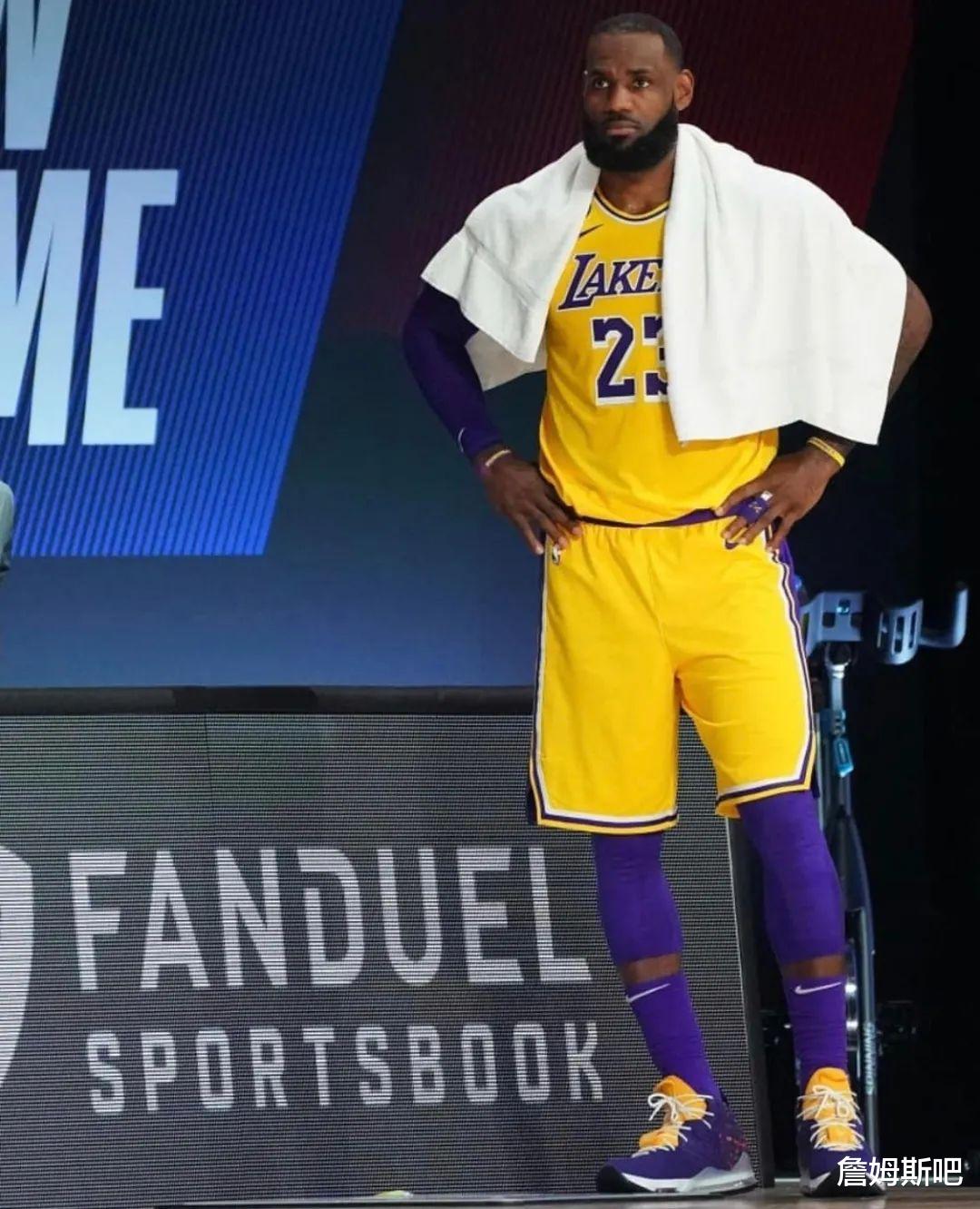 湖人队|湖人大比分3-1领先火箭，弃用中锋却派上奇兵，卡鲁索和詹姆斯一同杀死比赛