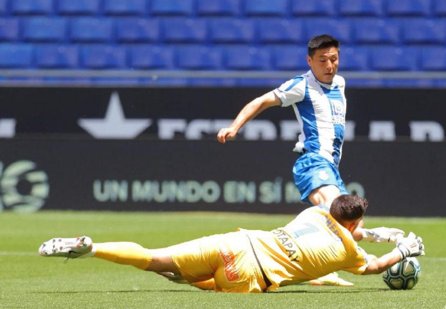 『武磊』动图还原武磊闪耀,单刀破门+造红牌,险复制上帝之手,创3大纪录