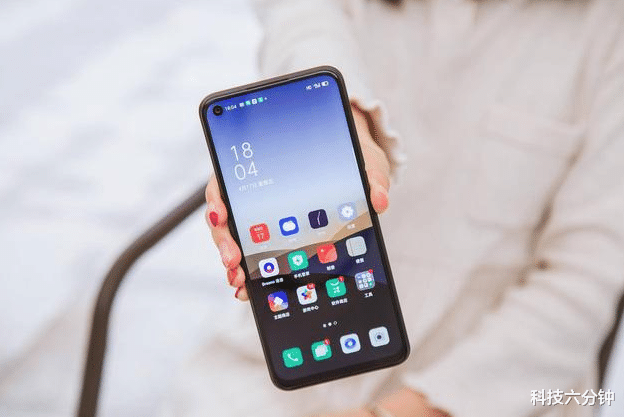 【三星】OPPO全面反击！5000毫安+四摄，机身重量不到200g，价格感人