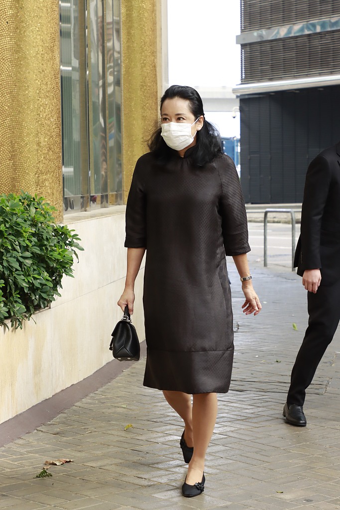 霍启刚|霍启刚奶奶出殡!郭晶晶带亲妈现身给足老公面子,3子女罕见同框