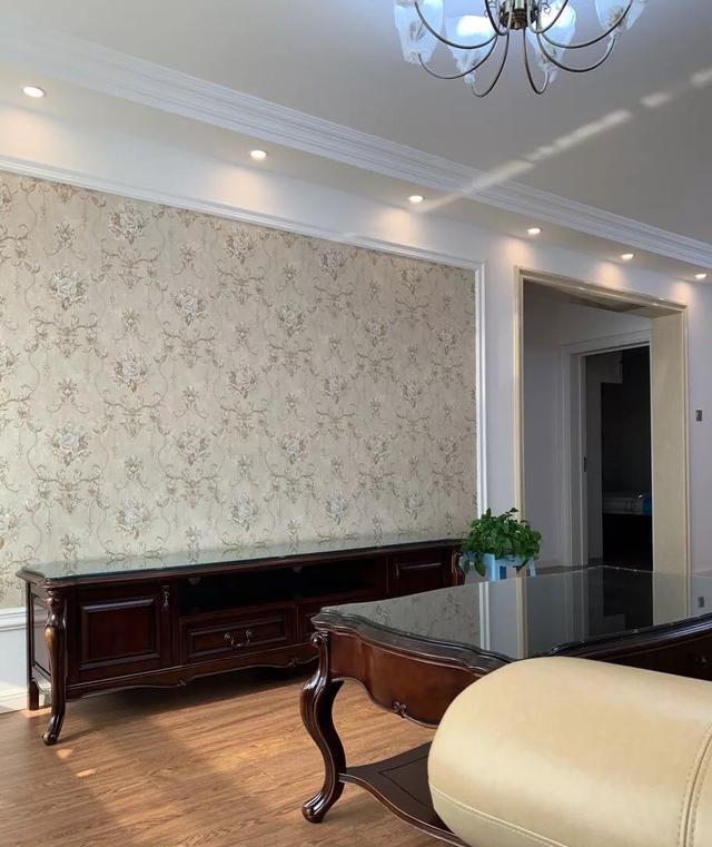 |新房装修完工，坚持买成品家具，摆上就后悔了真难看，又不实用