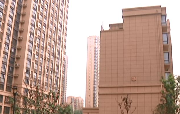 「」婚房被人砸成废墟,女子进门后懵了,装修队:不好意思,砸错房了