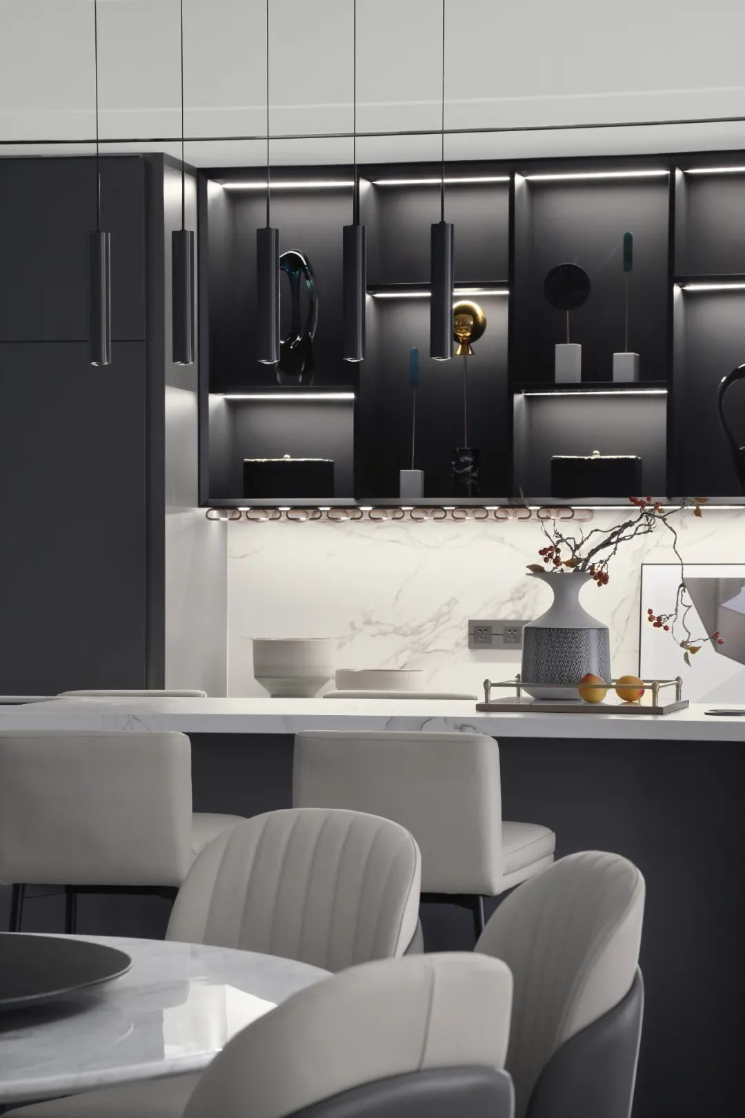 |270㎡现代极简大宅,连续而流畅的空间感