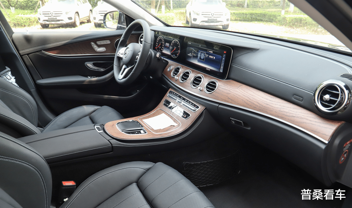 【红旗h9】配1.5T上市被骂惨!长5米近零噪音,连降9万成销冠,只因最懂国人