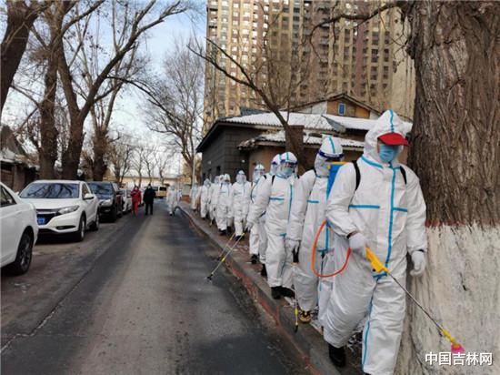 中国吉林网 直击长春封闭小区!420余名工作人员奋战在“抗疫一线” 进行核酸采样检测