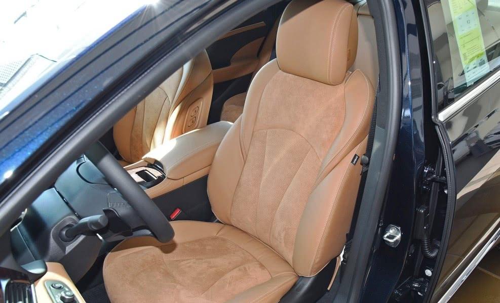 「丰田卡罗拉」又跌了！比奥迪A4漂亮10倍，18万开出40万的档次