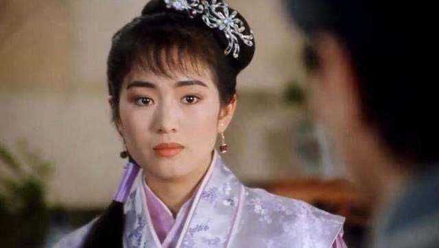 巩俐|郑佩佩直言巩俐“秋香”尴尬，她才是“第一人选”，但因片酬遗憾错过