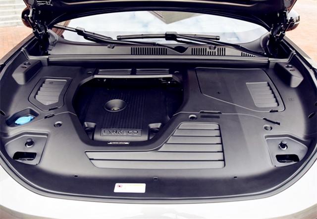 SUV：再等7天，吉利最强轿跑SUV将上市，外观不输宝马X6，预售18万