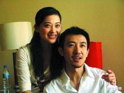 鄢颇|鄢颇当年为李小冉挡数十刀,为何在2014年残忍分手,转身另娶别人