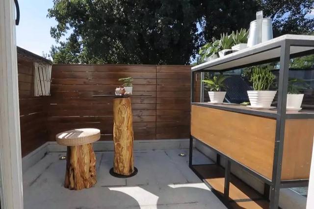 『』北京25㎡破屋，爸妈睡6㎡阳台，女儿嫌弃，婚后不回家，爸妈落泪