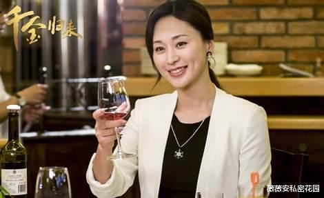 平凡的荣耀|从《三十而已》的阔太到《平凡的荣耀》中的闫总女王气场一点没变