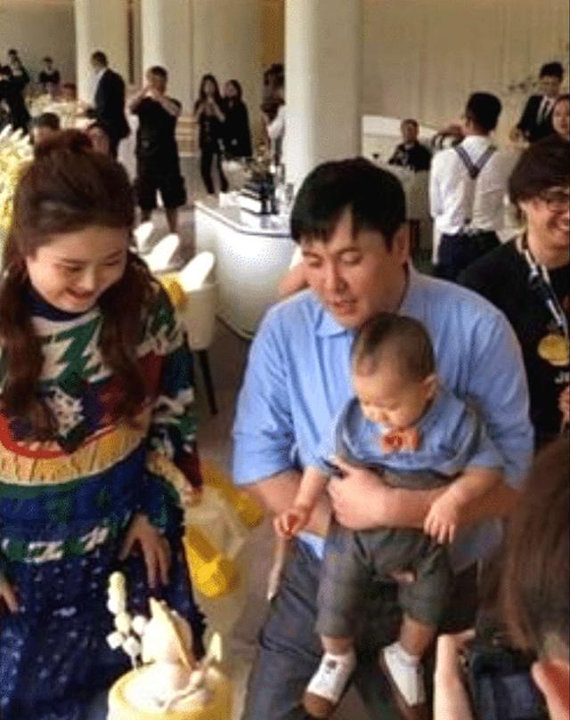 沈腾|沈腾200斤的妻子曝光,一脸旺夫相,一家三口温馨幸福