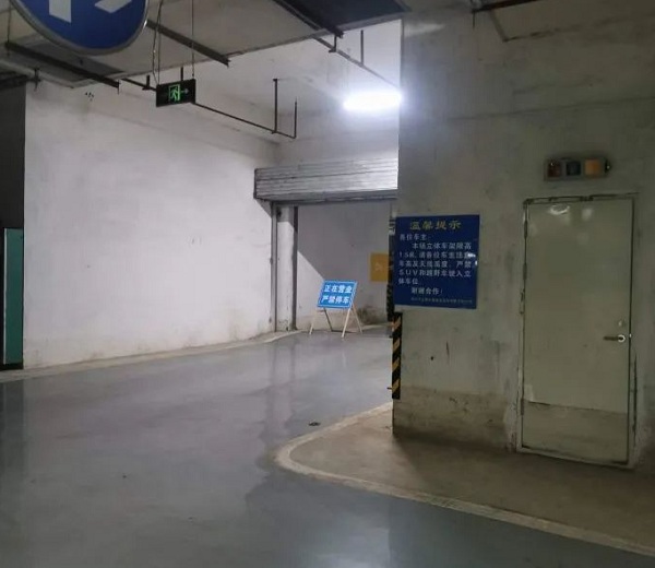 话晴空|七夕当天广西一停车场，一对男女倒在车内，男子重伤女子死亡