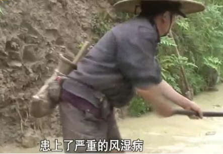 梁小友|《变形计》神仙妹妹梁小友，高二退学当网红，今浓妆被嘲不正经