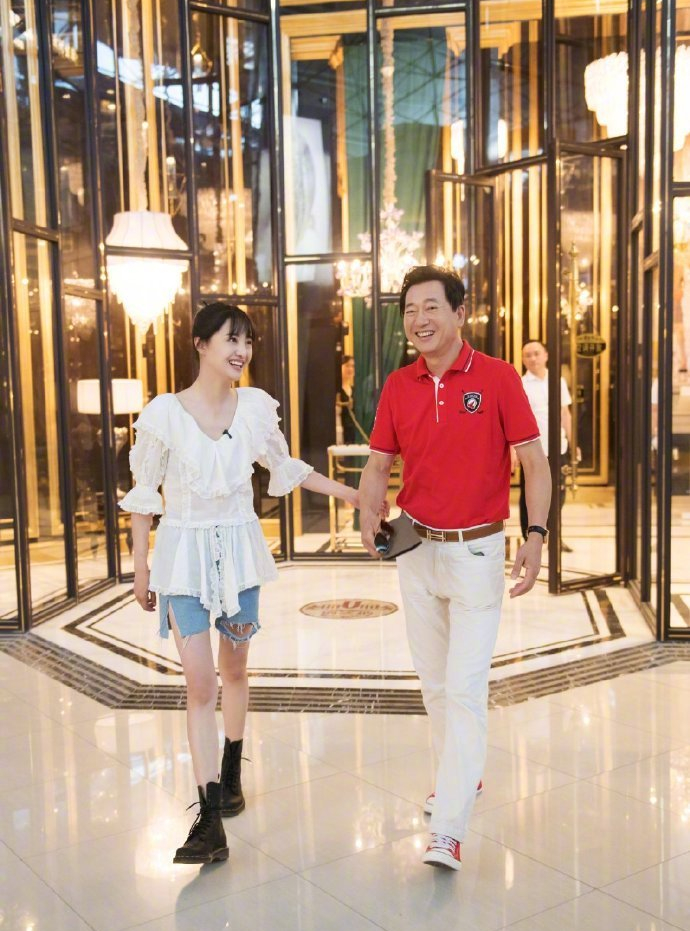 郑爽|郑爽爸爸发文回应：录音内容系被激怒引导，从未放弃负责两个孩子