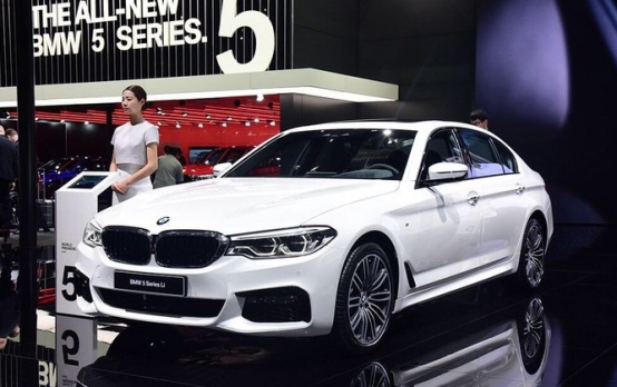 宝马5系|新款奔驰E300和新款宝马5系,该怎么选择?