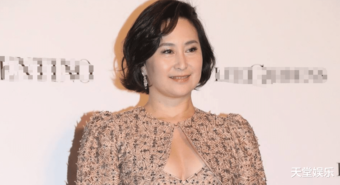 何鸿燊▲香港女首富50岁仍然不婚，跟女闺蜜同居9年，父亲身价已超3000亿