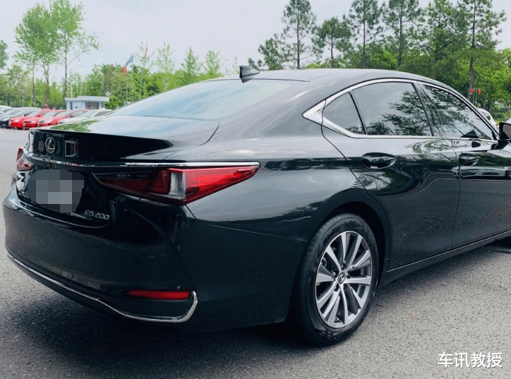 「雷克萨斯ES」车市大寒冬雷克萨斯ES不再加价3万！国人消费者：我还得感谢你？