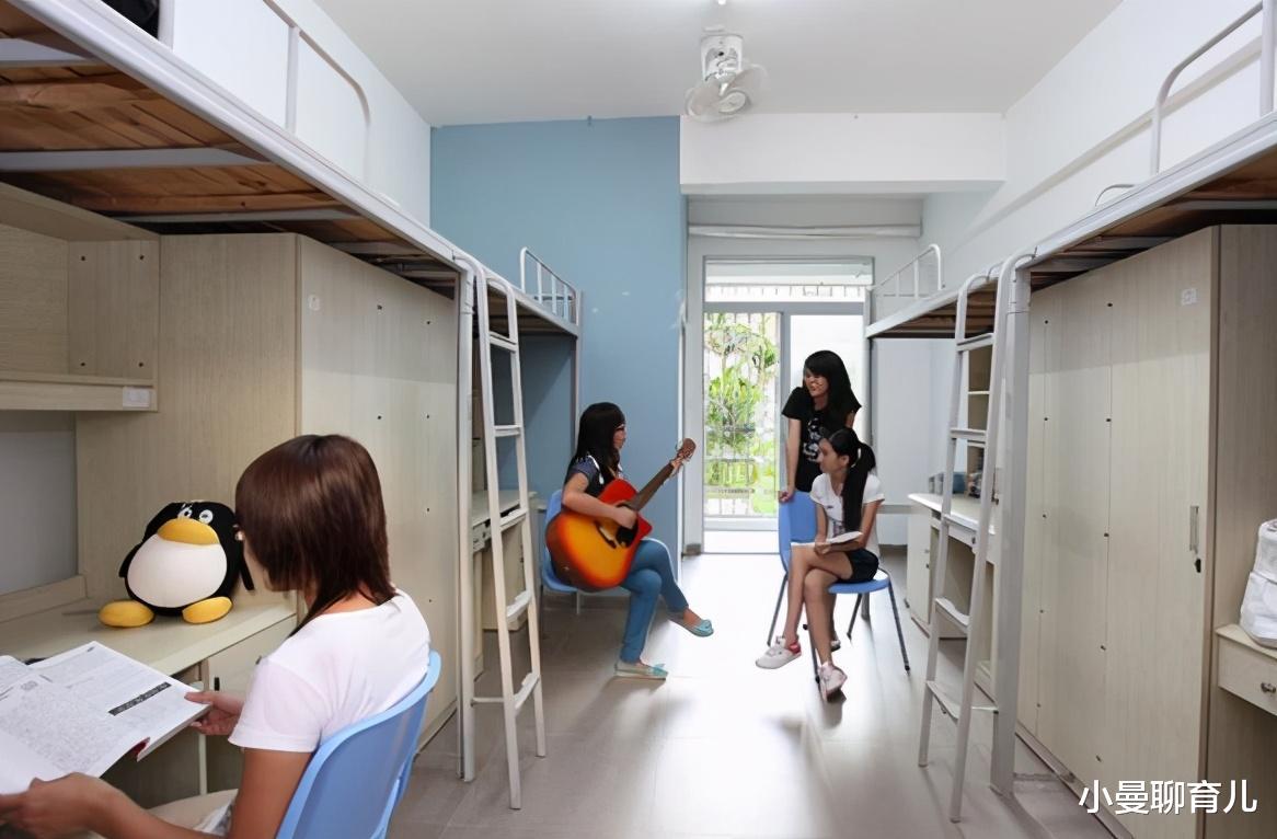 大学|同样是学生会查寝，大一“嚣张”，大三“乖”，看到大四：太可怜