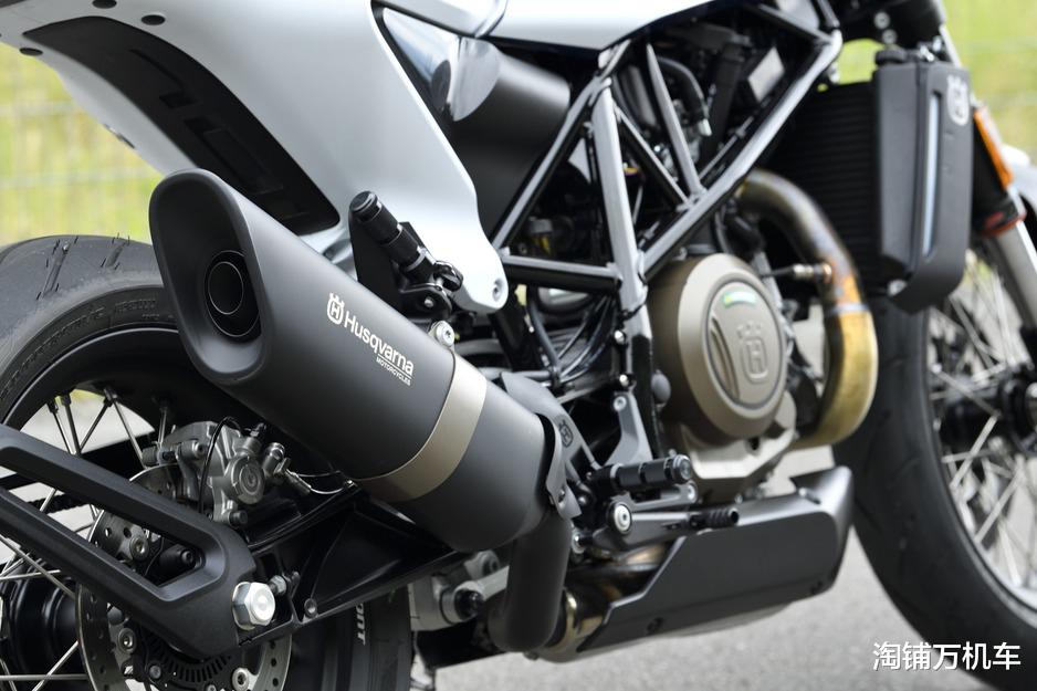 KTM|瑞典黑白双箭 大单缸的魅力 胡斯瓦纳701外媒点评