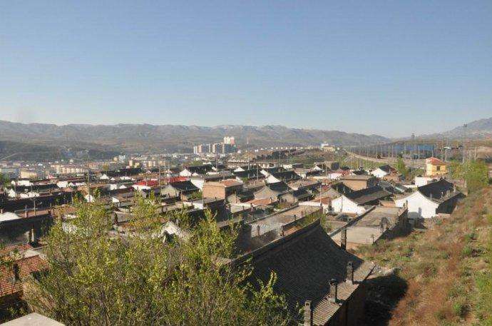 历史解密坊|山西宁武有“诡异”悬棺，游人可以从棺体的缝隙，窥视到里面东西