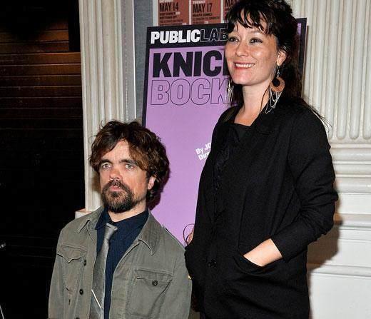 权力的游戏■《权游》中又矮又丑的小恶魔,现实中娶绝美娇妻,女儿更是萌翻了