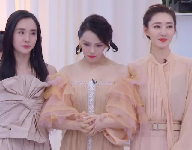 「丁当」《乘风破浪》公演造型曝光,丁当、许飞格格不入,一组或淘汰两个