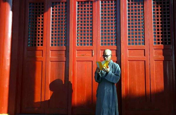 趣观历史|他舍弃百万薪资,不顾亲人阻拦步入佛门,现独居深山父母拒绝相认