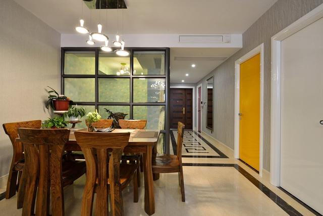 |砸了10万装的新房,不做吊顶省钱还大气,亲戚来了都觉得很赞!