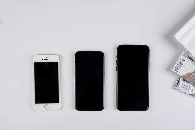 iphone12：iPhone 12上手！小屏版手感极佳，乔布斯时代最经典的设计回归