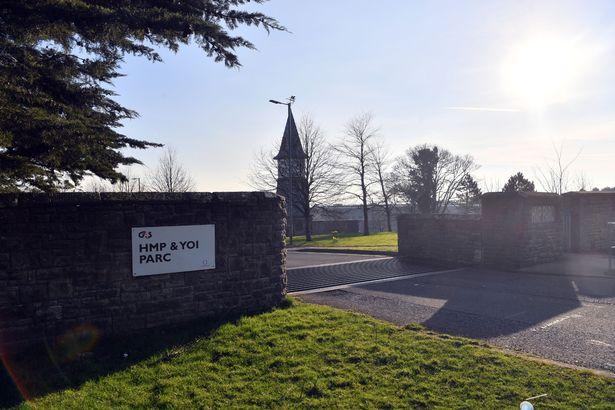 英国英鸟|英女狱警因与毒贩恋爱被判刑，两人互通上万个电话，最长达7小时