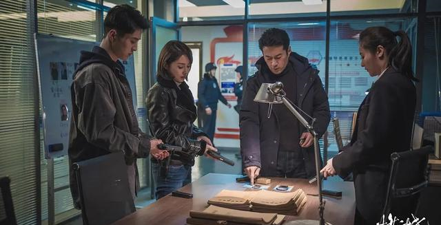 「燃烧」《燃烧》播出8集成注水刑侦剧,男主边缘女主无用,51集真没必要