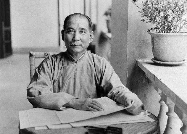 @孙先生曾预言：假如中国迁都到这三座城，便可称霸亚洲！是哪三座