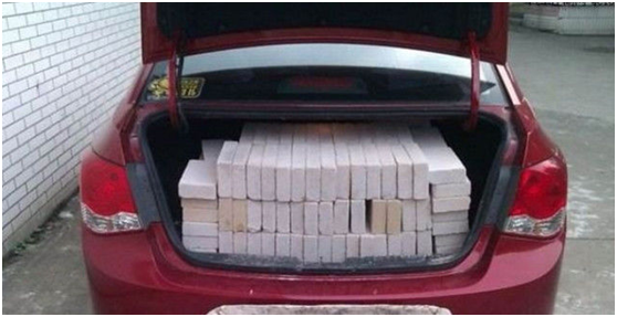 |后备箱“四不放”要牢记，尤其最后一种，一不小心汽车就报废了