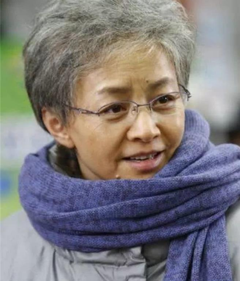 整容|同样是春晚“常客”,宋丹丹选择自然老去,而她偏偏不服老沉迷整容