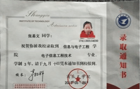 女孩：“抠门父亲”将女儿退学，逼她10岁直接高考，原因：能省8年学费