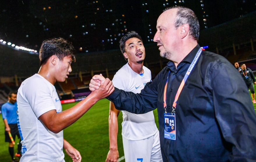 大连|重磅！曝25岁妖星或加盟大连人，3位置全能仍值3208万超巨恐离队