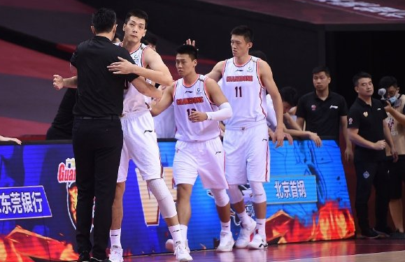 辽宁男篮|他被辽宁篮球遗弃，总决赛给家乡球队致命打击，如今是国家队队长