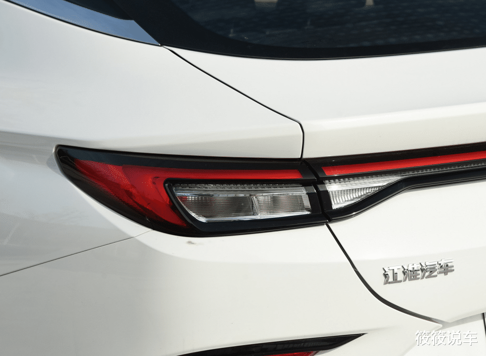 #江淮汽车#平民版“玛莎拉蒂”上市！颜值媲美奥迪A3，1.5T+四轮独悬，8.48W