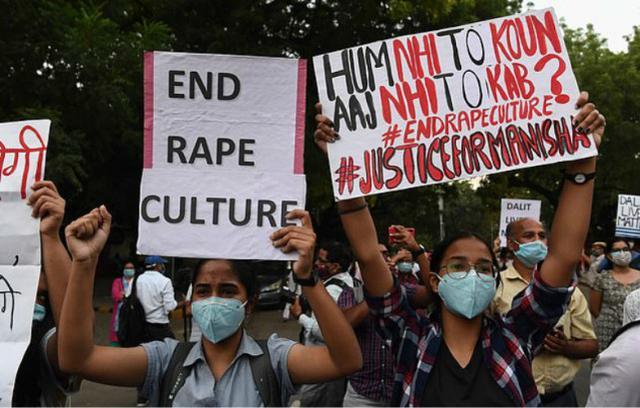 太慘瞭！印度一女子稱遭5人輪奸後，去報案時又被警察強奸-圖2