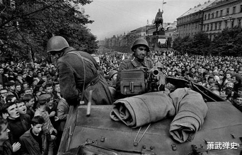 军事演习|李云龙派三个营包围楚云飞一个营，说这是军事演习，楚云飞信不信